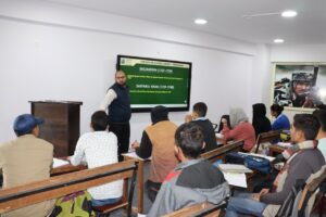 Faculty Saransh Sir Teaching 1